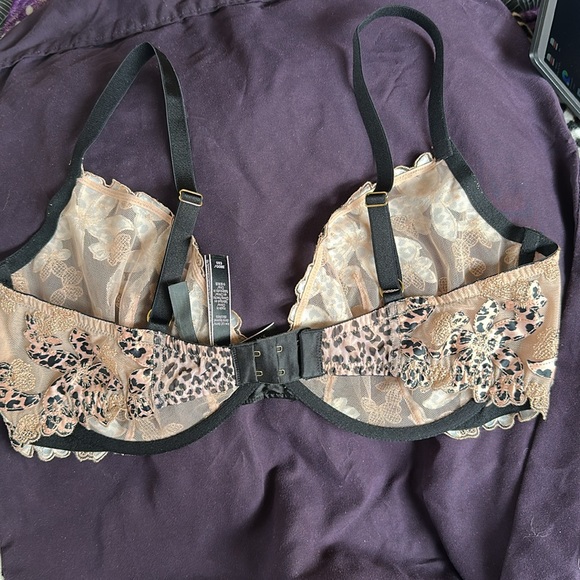 NWOT Victoria Secret wired bra 38DD - Picture 2 of 2